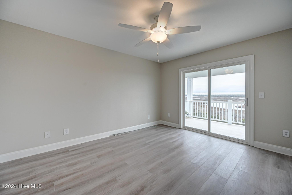 109 Old Village Ln North Topsail Beach, NC 28460