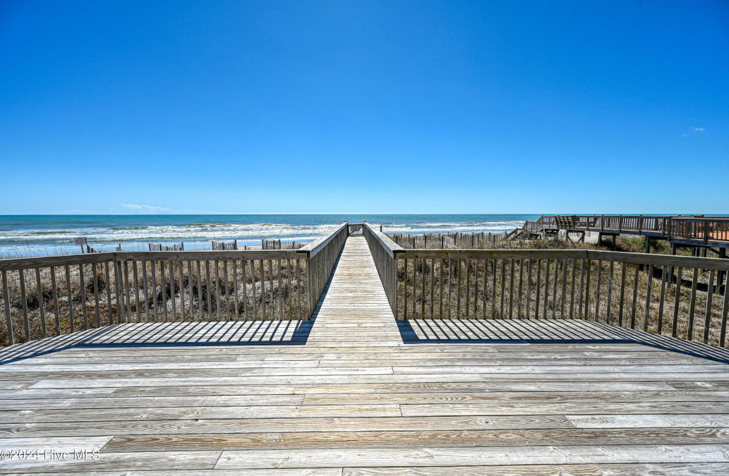 109 Old Village Ln North Topsail Beach, NC 28460