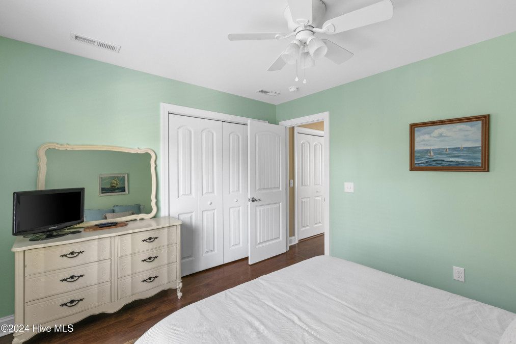 1679 Hemingway Dr Ocean Isle Beach, NC 28469