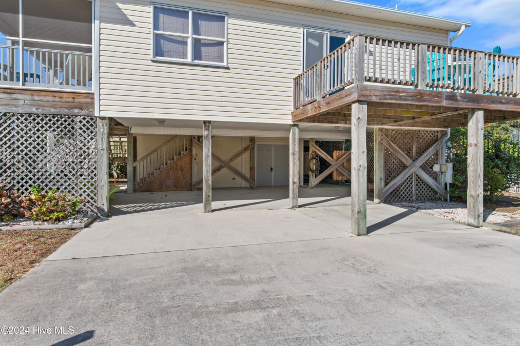 3602 Dolphin Dr Oak Island, NC 28465