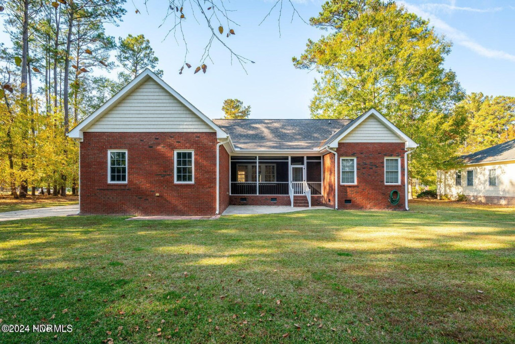 104 Perquimans Dr Chocowinity, NC 27817