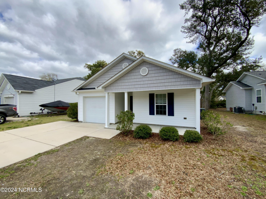 126 8th St Oak Island, NC 28465