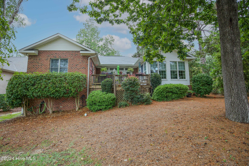 100 Belmont Ct Southern Pines, NC 28387