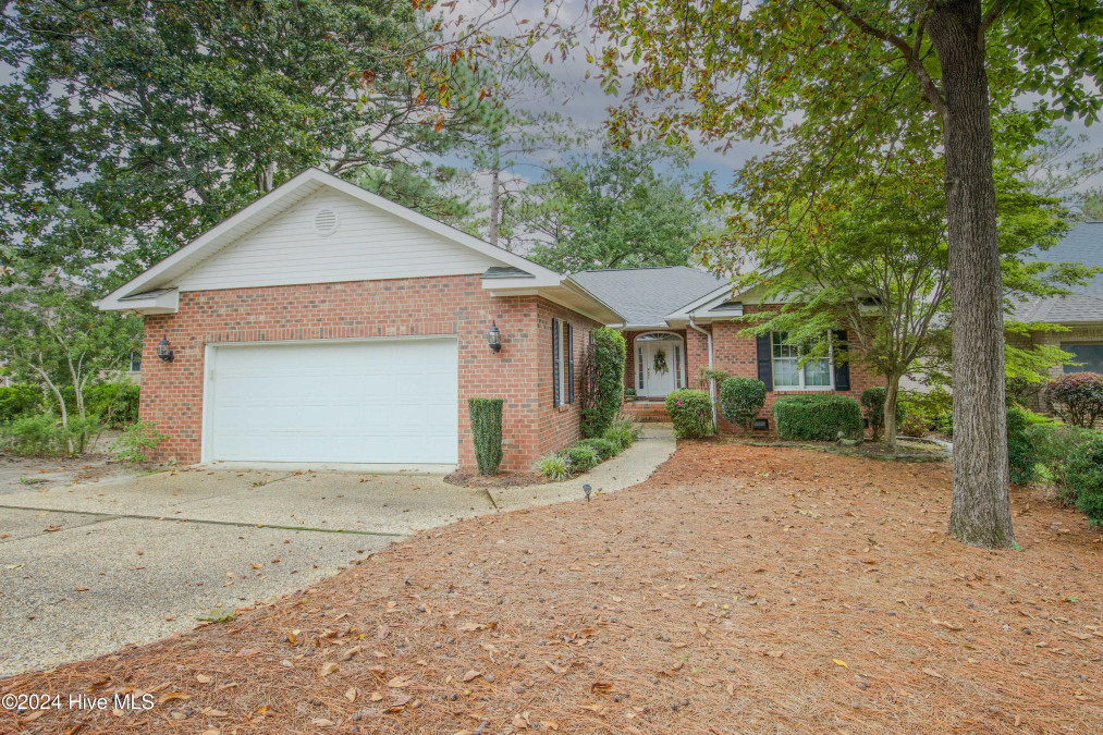 100 Belmont Ct Southern Pines, NC 28387