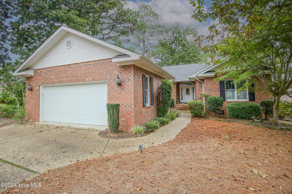 100 Belmont Ct Southern Pines, NC 28387