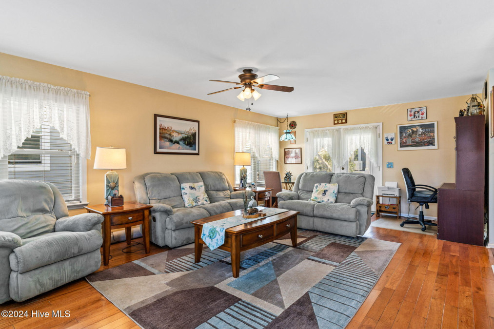 118 Clipper Ship Dr Holden Beach, NC 28462