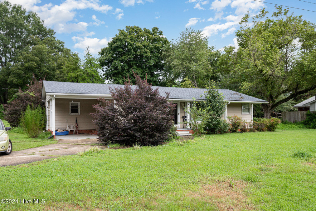 568 Lincoln St Coats, NC 27521