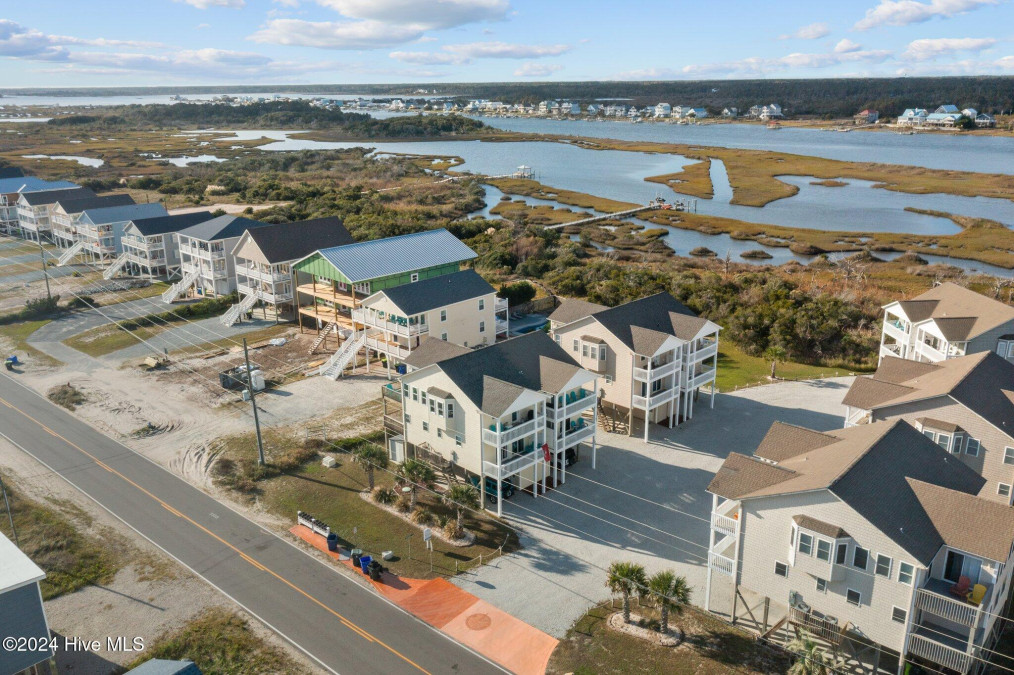 105 Volusia Dr North Topsail Beach, NC 28460