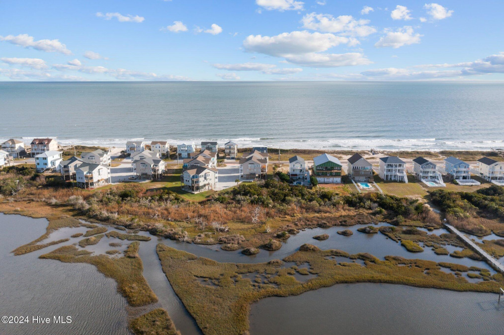 105 Volusia Dr North Topsail Beach, NC 28460