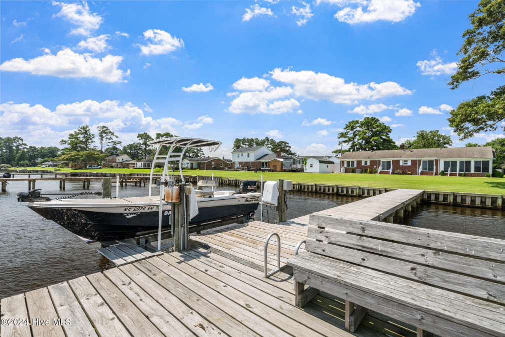 216 Bayshore Dr Elizabeth City, NC 27909