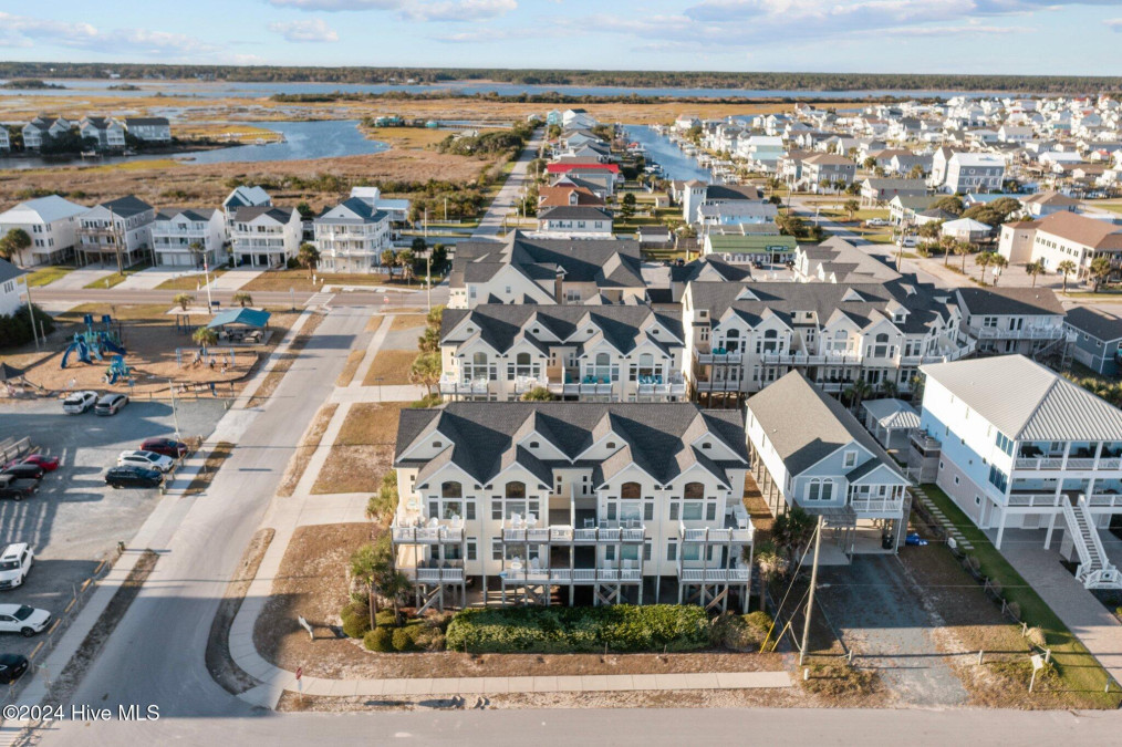 211 Summer Winds Pl Surf City, NC 28445