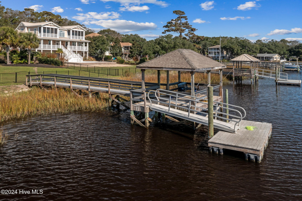 220 Shoreline Dr Sunset Beach, NC 28468