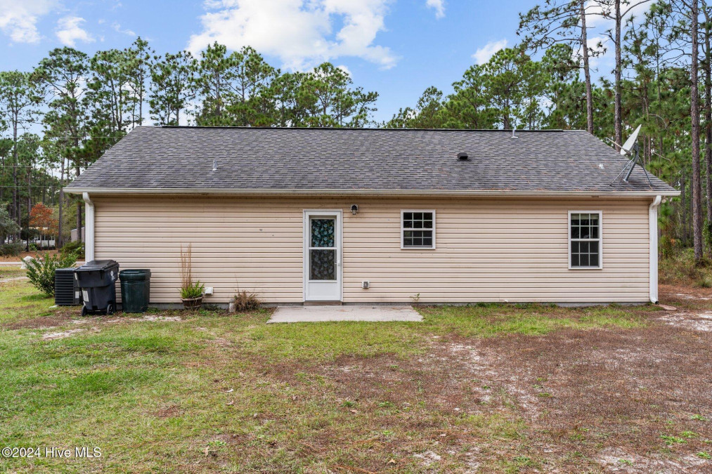 196 Oakdale Dr Southport, NC 28461