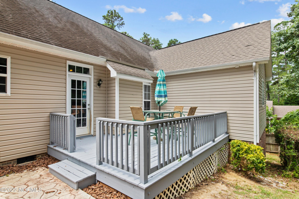 255 Hedgelawn Way Southern Pines, NC 28387