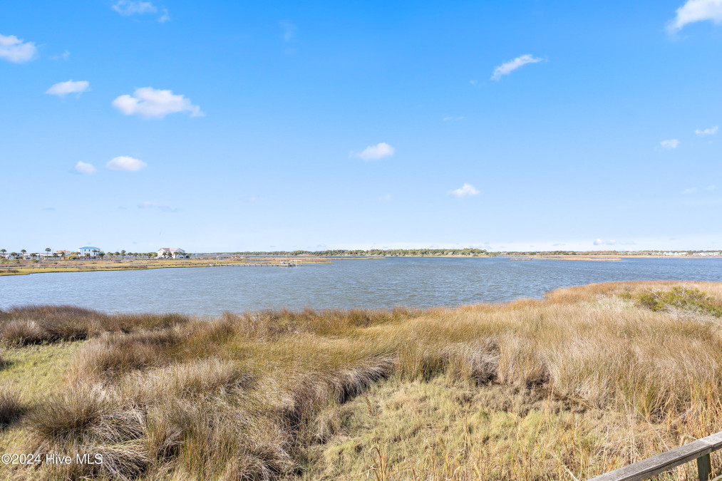 41 Bermuda Landing Pl North Topsail Beach, NC 28460