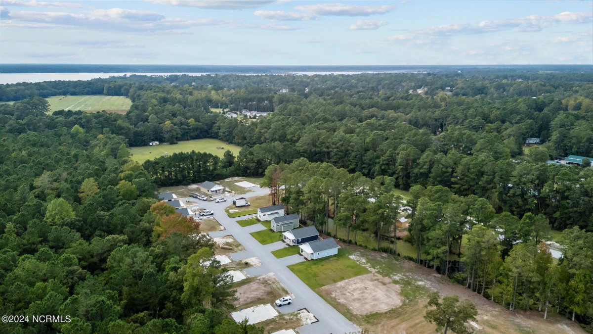 125 Long Pond Loop Swansboro, NC 28584