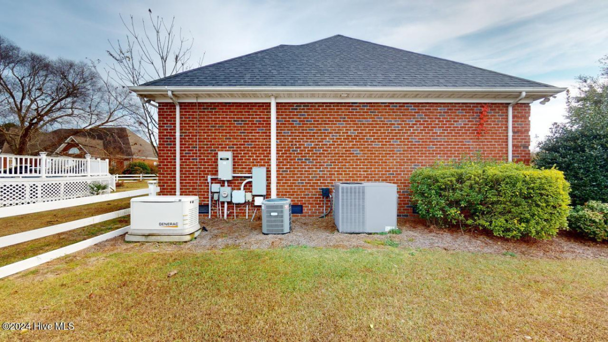 203 Pointe Dr La Grange, NC 28551