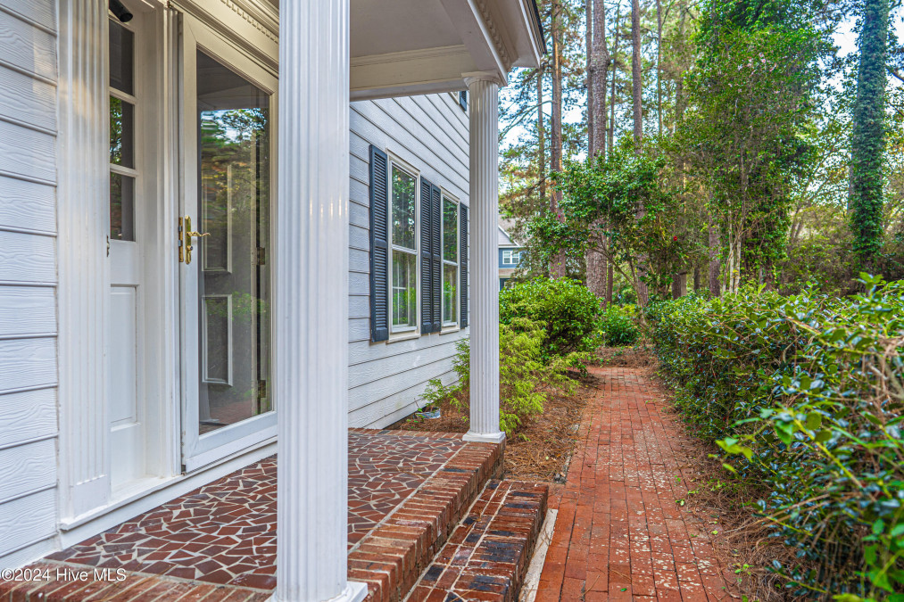 102 James Creek Rd Southern Pines, NC 28387