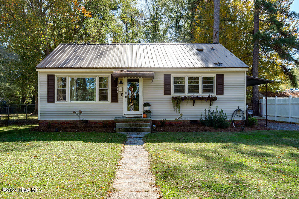 413 Westbrook St Wallace, NC 28466