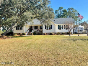 1002 Bonner Bussells Dr Southport, NC 28461