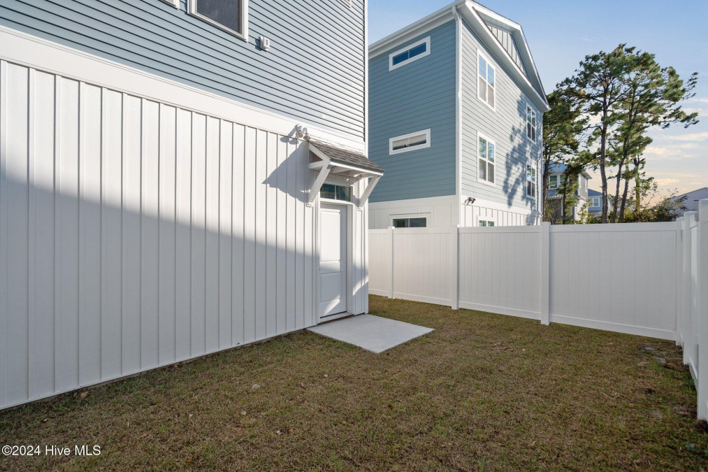 1208 Mackerel Ln Carolina Beach, NC 28428