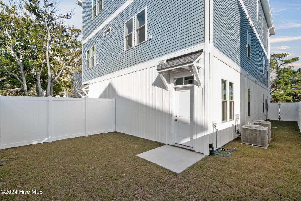 1208 Mackerel Ln Carolina Beach, NC 28428