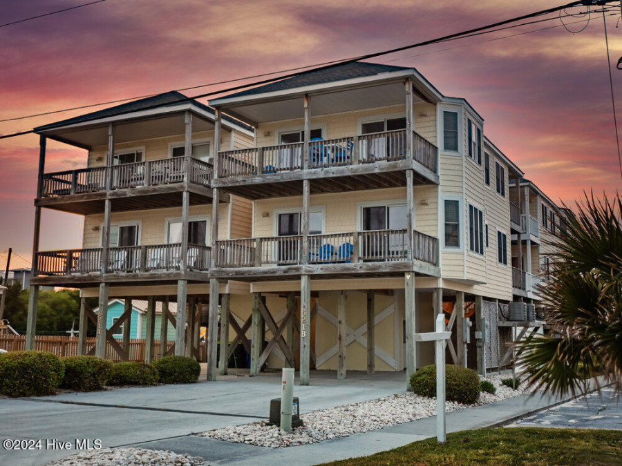 621 Shore Dr Surf City, NC 28445