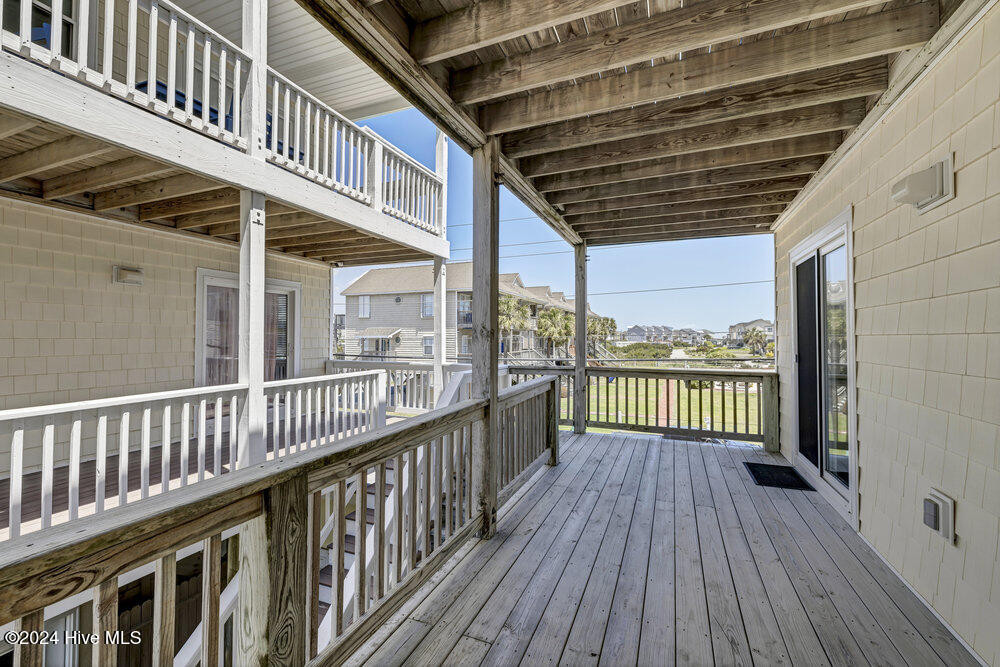 621 Shore Dr Surf City, NC 28445