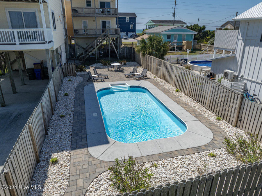 621 Shore Dr Surf City, NC 28445