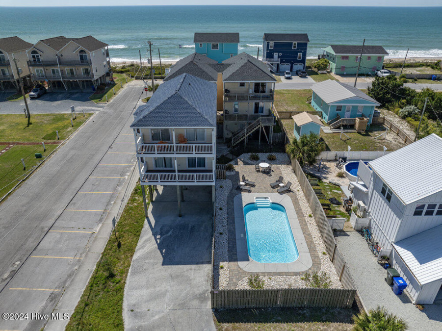 621 Shore Dr Surf City, NC 28445