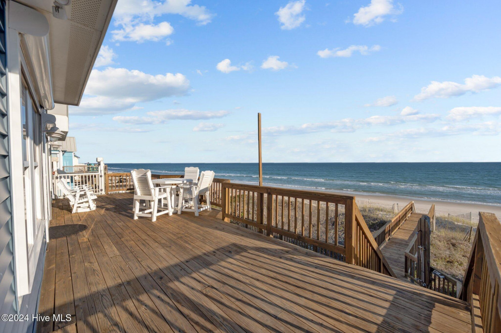 1308 Shore Dr Surf City, NC 28445