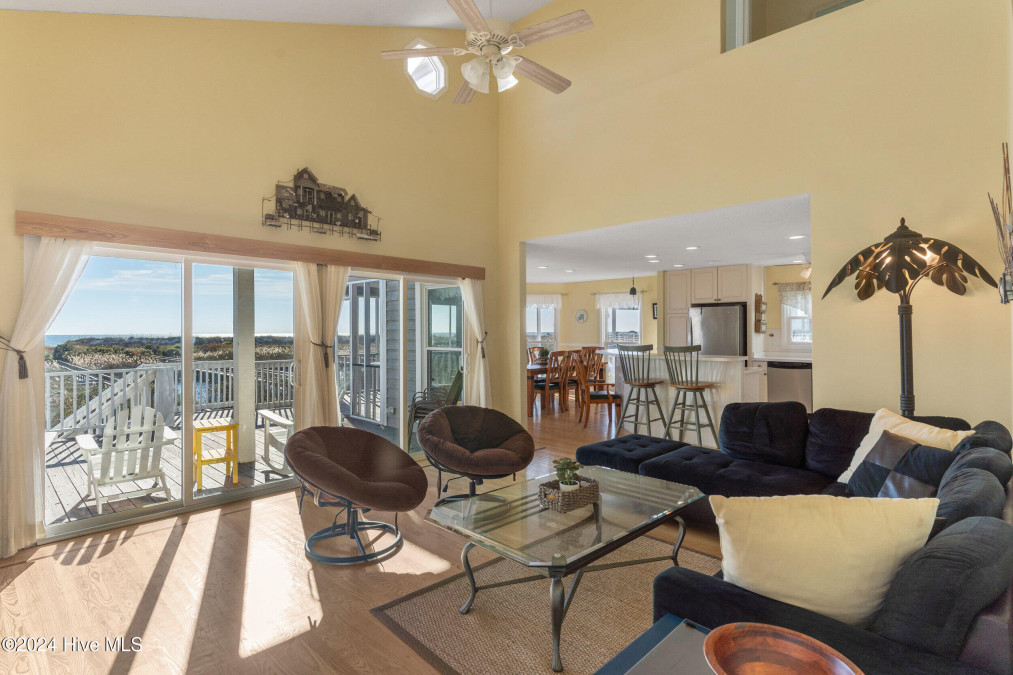 6701 Loggerhead Ct Oak Island, NC 28465