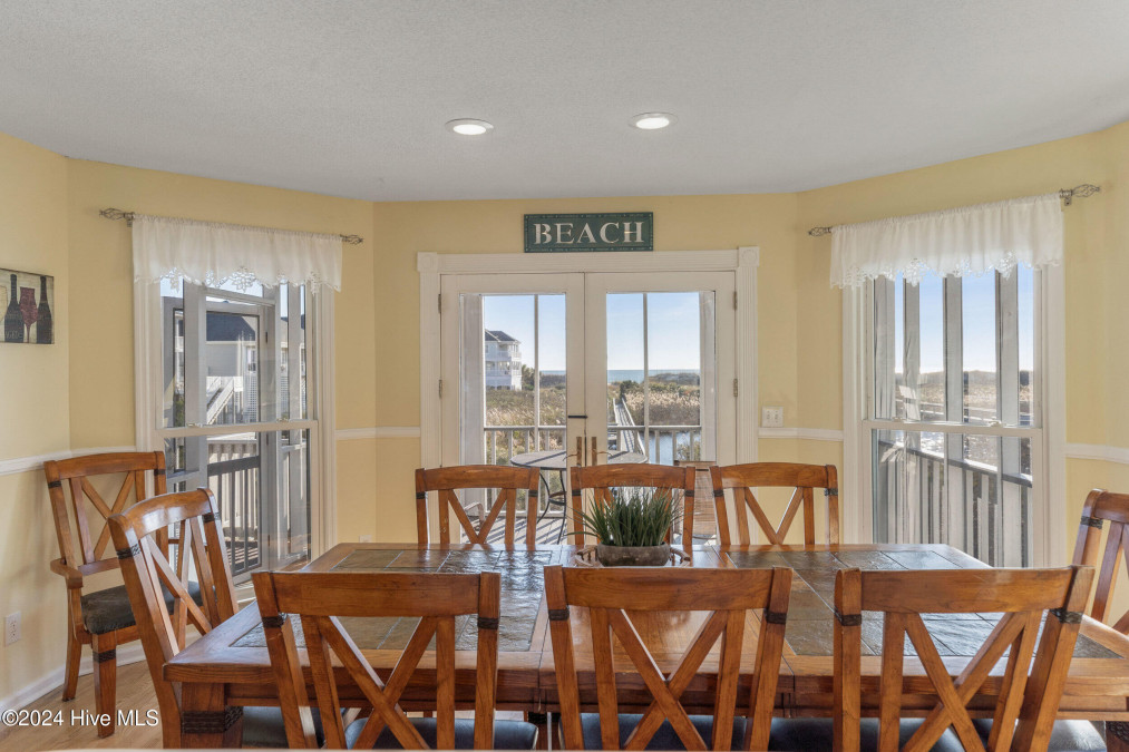 6701 Loggerhead Ct Oak Island, NC 28465