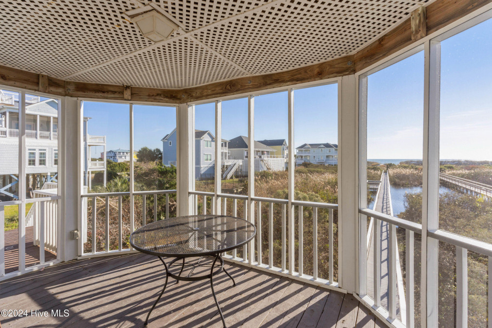 6701 Loggerhead Ct Oak Island, NC 28465