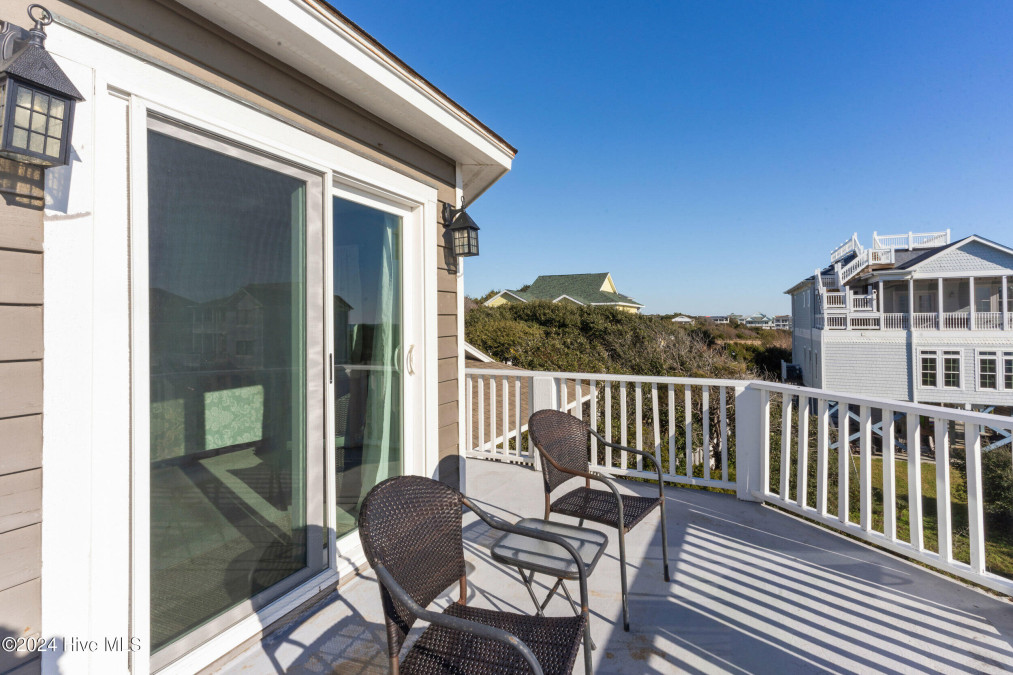 6701 Loggerhead Ct Oak Island, NC 28465