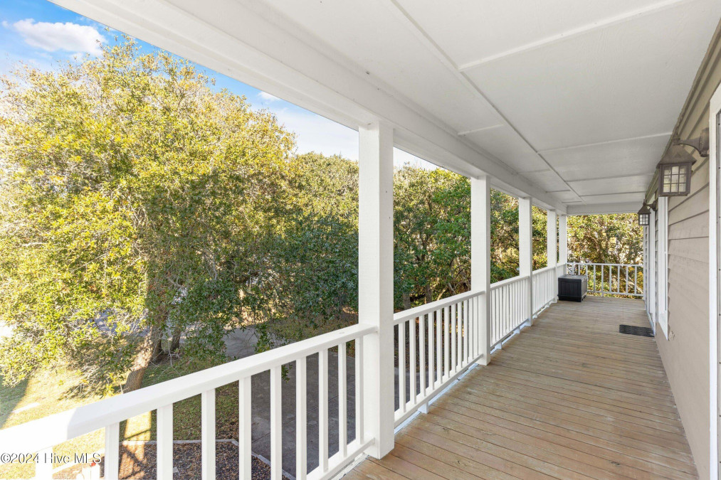 6701 Loggerhead Ct Oak Island, NC 28465