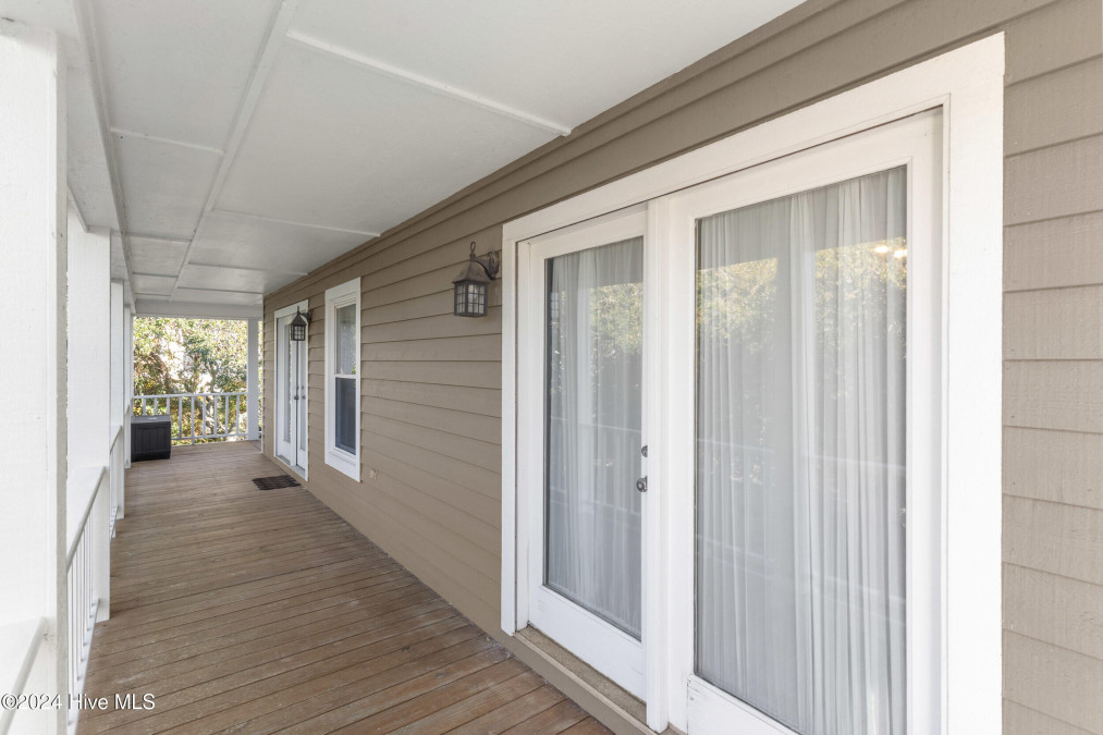 6701 Loggerhead Ct Oak Island, NC 28465