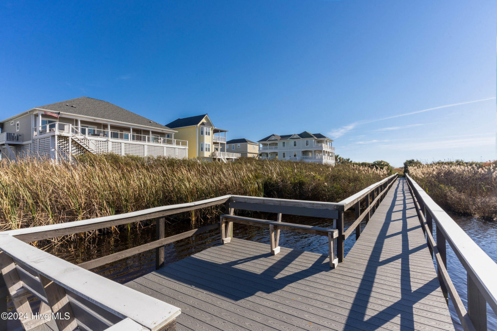 6701 Loggerhead Ct Oak Island, NC 28465