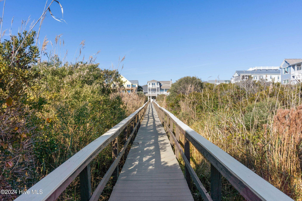 6701 Loggerhead Ct Oak Island, NC 28465