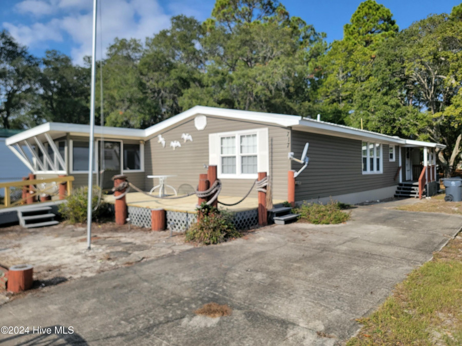 717 Live Oak Dr Sunset Beach, NC 28468