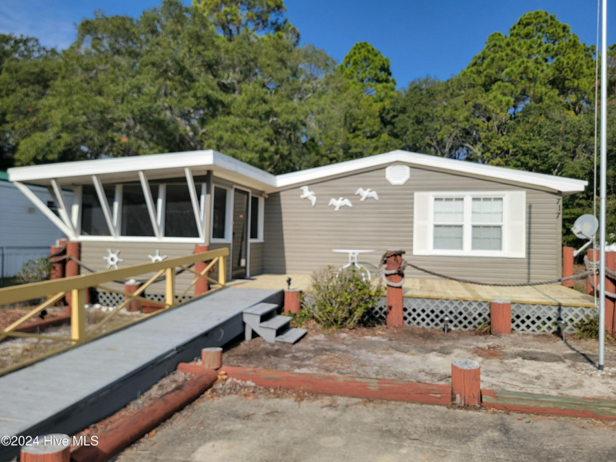 717 Live Oak Dr Sunset Beach, NC 28468