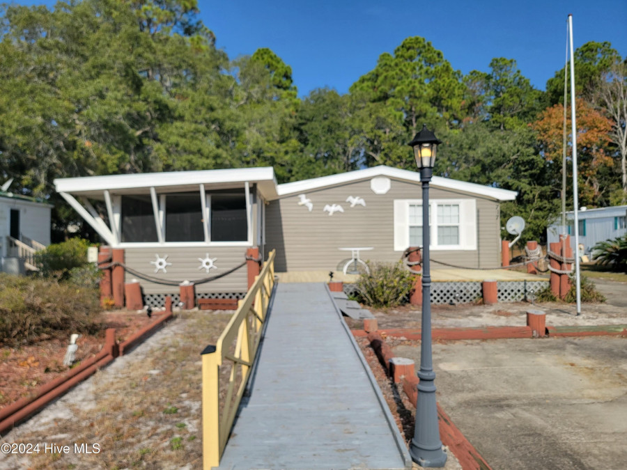 717 Live Oak Dr Sunset Beach, NC 28468