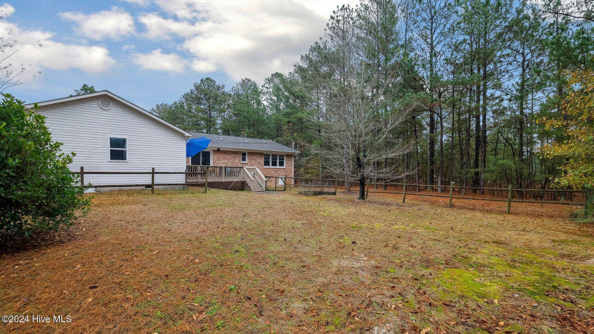 124 Pineneedle Dr West End, NC 27376