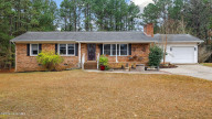 124 Pineneedle Dr West End, NC 27376