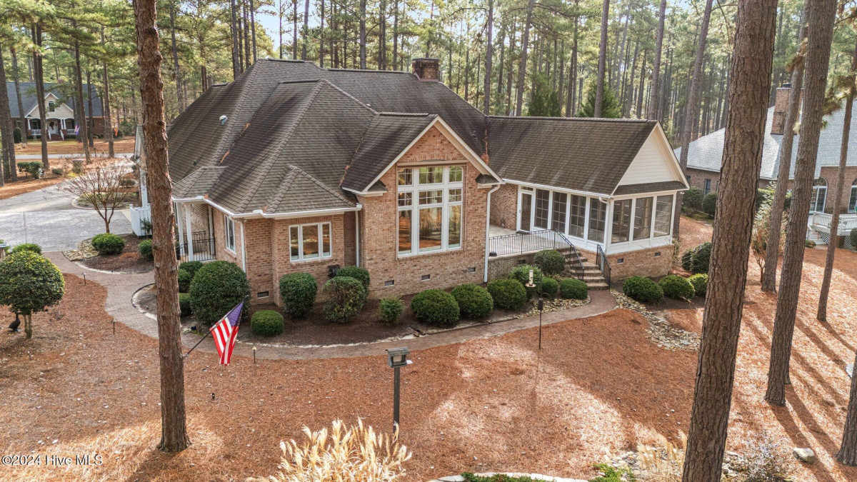 54 Mcmichael Dr Pinehurst, NC 28374