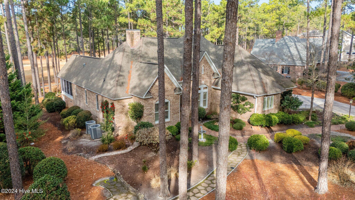 54 Mcmichael Dr Pinehurst, NC 28374