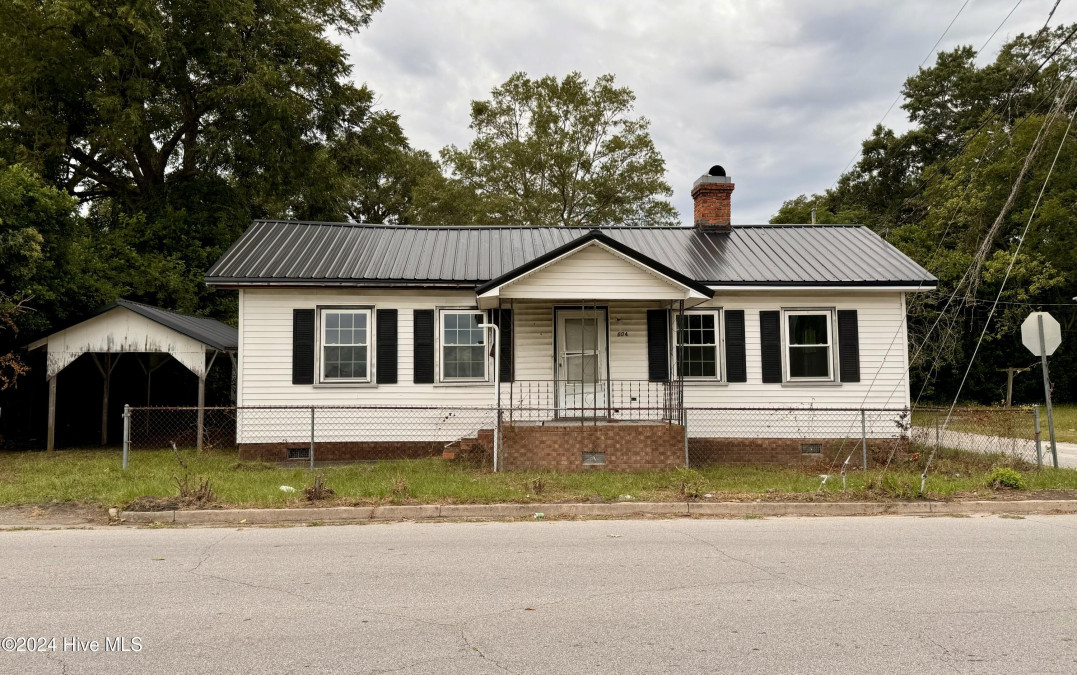 604 East St Kinston, NC 28501