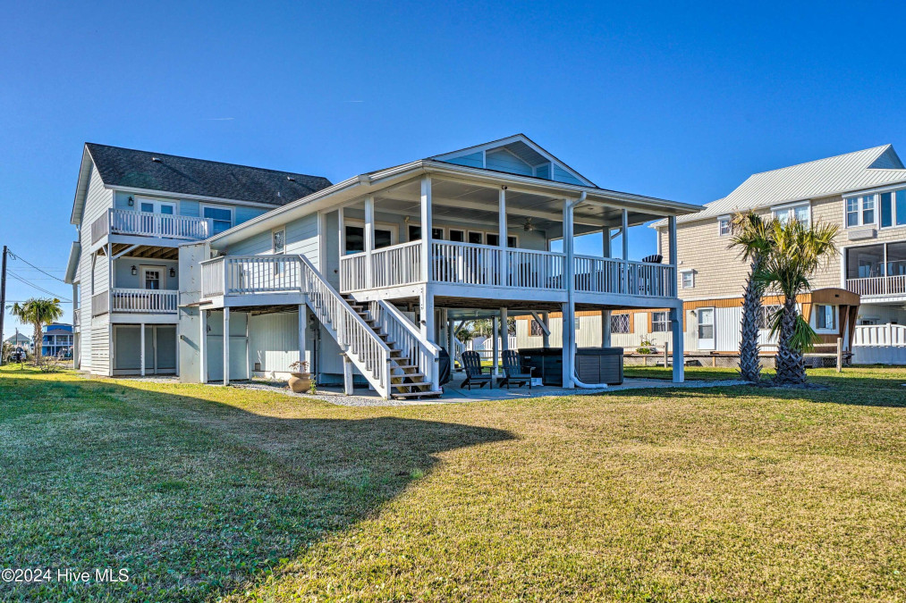 9038 9th St Surf City, NC 28445