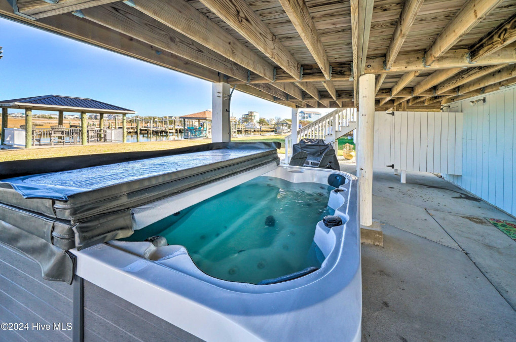 9038 9th St Surf City, NC 28445