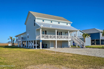 9038 9th St Surf City, NC 28445